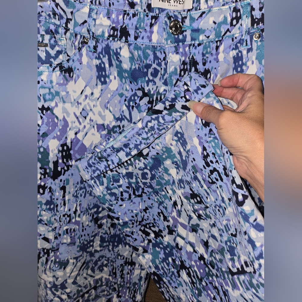 NWOT Women's Nine West Chrystie Capri Blue Abstract Print Pants Size 16 - Picture 3 of 13